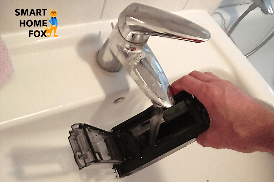 aspirateur robot irobot roomba i3 plus nettoyage bac a poussiere